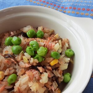 鮭と塩昆布の炊き込みごはん♪